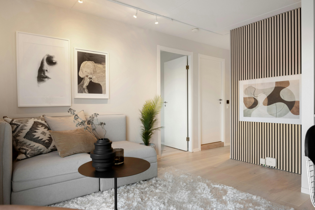 Casual Chic LR with accent wall